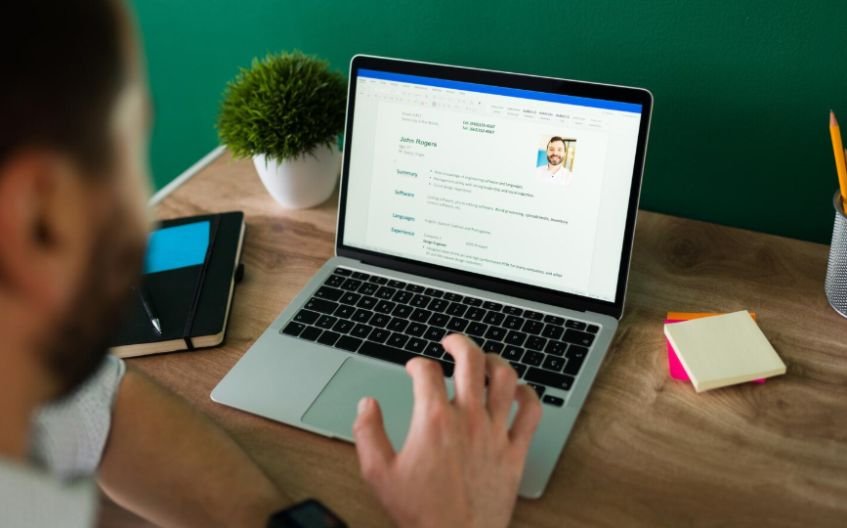 How to Create a Professional Profile That Stands Out